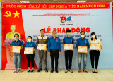 巴乌邦县共青团启动越南工人月和省青年工人周