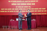 Chủ tịch Quốc hội Vương Đình Huệ gặp mặt cộng đồng người Việt tại Lào