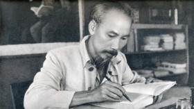 胡志明主席诞辰132周年：纪录片《胡志明—创造和平文化之旅》上映