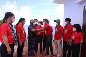 Binh Duong delegation to visit and give gifts to soldiers of Truong Sa Islands