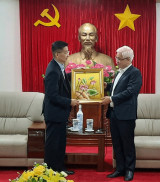 Provincial leader receives Sembcorp Group
