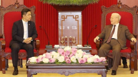 越共中央总书记阮富仲会见新加坡国会议长陈川仁