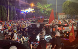 Người dân Bình Dương xuống đường ăn mừng chiến thắng của U23 Việt Nam