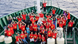 越南海外侨胞跨越数千海里探访长沙和DK1海上高脚屋