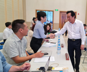 各新闻媒体机构继续陪伴并将平阳省建设得更强大