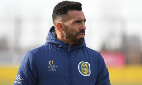 Tevez làm huấn luyện viên