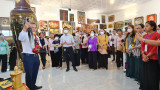 Đoàn đại biểu tham dự chương trình Ngày hội gia đình Việt Nam tìm hiểu văn hóa Bình Dương
