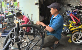 Anh Lý “xe đạp”