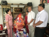 Đoàn công tác của tỉnh: Thăm, tặng quà gia đình chính sách ở huyện Dầu Tiếng