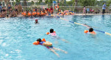 Hơn 100 trẻ em có hoàn cảnh khó khăn hoàn thành khóa học bơi miễn phí