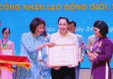 Commendation of union members and children of workers who overcome difficulties and study well