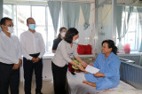 Thăm, tặng quà người có công đang điều trị tại Bệnh viện Đa khoa tỉnh Bình Dương