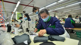 努力为劳动者创造更多就业机会