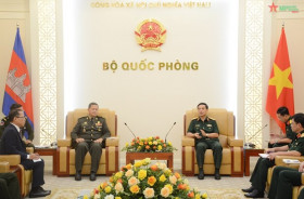 Đại tướng Phan Văn Giang tiếp Phó Tổng Tư lệnh Quân đội Campuchia