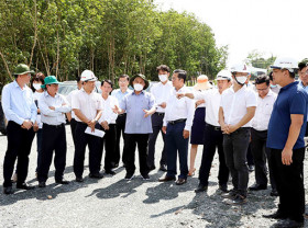 加快连接平阳和西宁两省的公路大桥项目实施进度