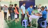 Hundreds of people in Ben Cat town participate in voluntary blood donation