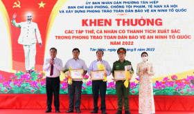 TX.Tân Uyên: Khen thưởng nhiều cá nhân đóng góp tích cực vào phong trào Toàn dân bảo vệ an ninh Tổ quốc