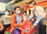省红十字会举行“零越盾”人道集市活动：为300名困难群众提供援助