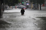 Áp thấp nhiệt đới suy yếu, tiếp tục gây mưa lớn ở nhiều nơi