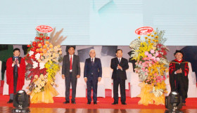 东方国际大学举行2022年毕业典礼