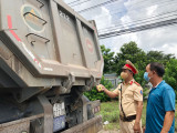 Công an huyện Dầu Tiếng: Chú trọng tuyên truyền về an toàn giao thông cho tài xế xe tải