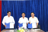 Ủy ban MTTQ Việt Nam tỉnh: Ký kết chương trình phối hợp tuyên truyền với các đơn vị