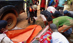 Seven killed in mine gold landslide in Indonesia