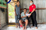 Joint donation of VND 29.6 million helps a poor patient