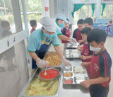 Bảo đảm chất lượng bữa ăn bán trú cho học sinh