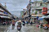 Khu vực ven sông Sài Gòn ngập cục bộ do triều cường kết hợp mưa lớn