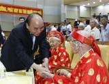 越南国家主席阮春福出席2022年“为越南老年人行动月”启动仪式