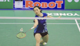 Nguyen Thuy Linh wins trophy at Vietnam Open badminton tournament