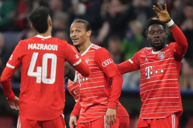 Bayern đè bẹp Plzen