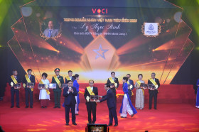 Ông Lý Ngọc Minh, Chủ tịch HĐQT Công ty sứ Minh Long được trao tặng danh hiệu TOP10 doanh nhân Việt Nam tiêu biểu