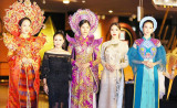 通过“遗产之脚步”时装秀推广越南旅游和遗产价值