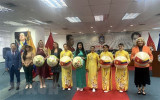 Vietnam’s traditional long dresses introduced in Venezuela