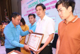 Outstanding trade unionists in textile-garment sector honored