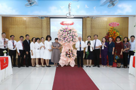 平阳省领导走访慰问典型教育单位和教师并致以节日祝贺