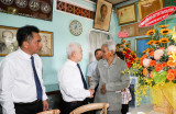 Provincial leaders visit, congratulate educational institutions and meritorious teachers