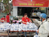 Phường Phú Tân, TP.Thủ Dầu Một: Phát hơn 450 suất ăn miễn phí cho người dân khó khăn