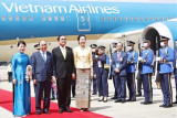 越南国家主席阮春福抵达曼谷 开始访问泰国和出席APEC第29次领导人会议之行