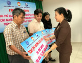 TP.Thuận An: Tặng trên 880 thẻ BHYT cho người dân có hoàn cảnh khó khăn