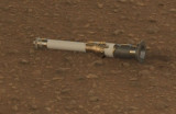 Xe tự hành của NASA đặt mẫu vật đầu tiên lên bề mặt Sao Hỏa