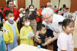 Provincial leaders visit, offer Tet gifts to disadvantaged people