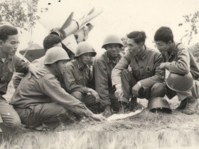 Bài học kinh nghiệm về công tác tư tưởng trong Chiến dịch Phòng không năm 1972