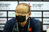 HLV Park Hang-seo: “Cầu thủ Việt Nam chưa quen việc chơi trên sân cỏ nhân tạo”