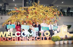全国各地迎来2023年首批游客