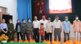 Vietnamese Fatherland Front Committee of Thu Dau Mot city coordinates 150 gifts given to people in hardship