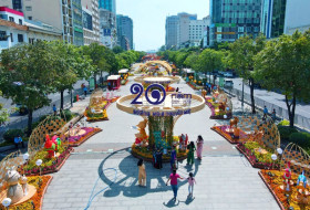 2023年新年期间全国许多旅游景点吸引大批游客