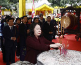 代理国家主席出席二征夫人起义1983周年纪念活动